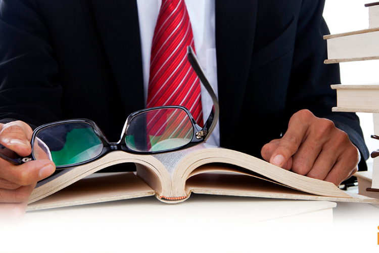 كيفية استخدام الكتب القانونية في البحث القانوني: نصائح وموارد للطلاب والمحامين المبتدئين