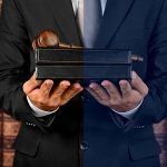 الكتب القانونية التي يقرأها القضاة: رحلة في عالم المعرفة القانونية